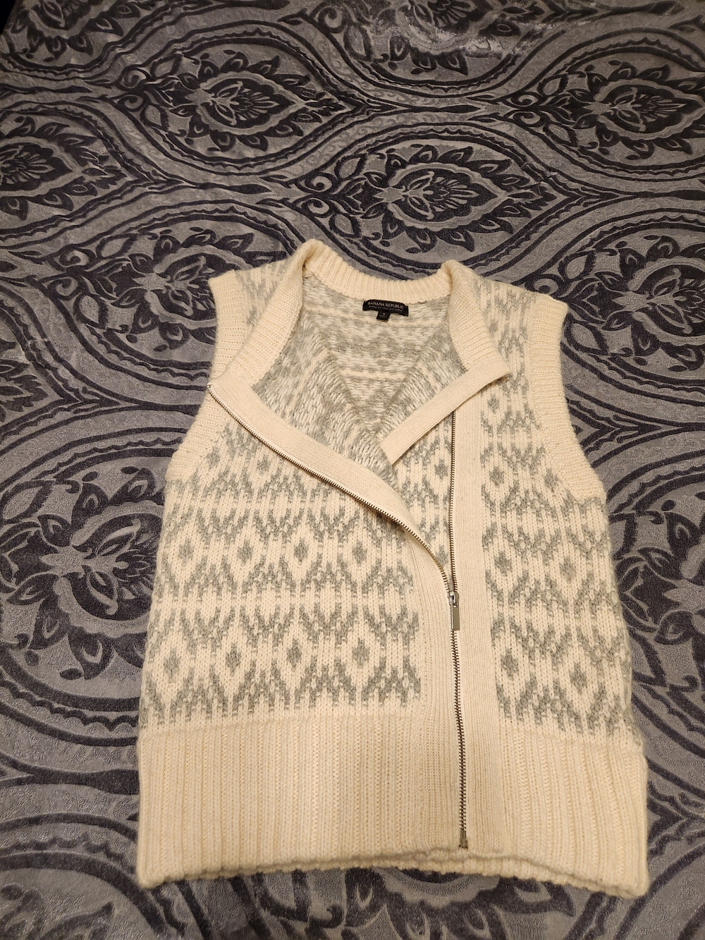 Banana Republic Cream & Light Gray Patterned Zip Sweater Vest